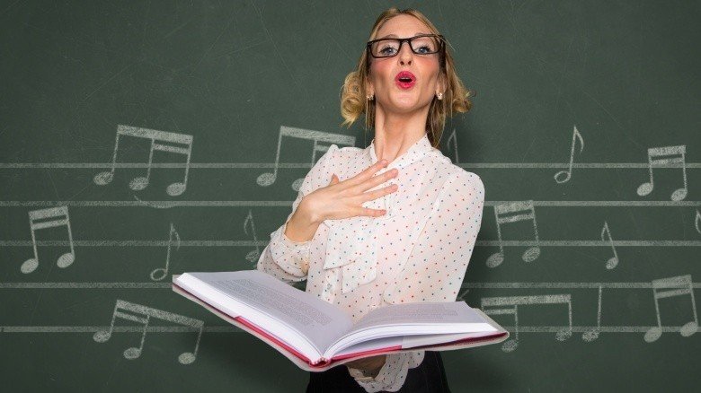 لبخند برای عاشق کردن مرد