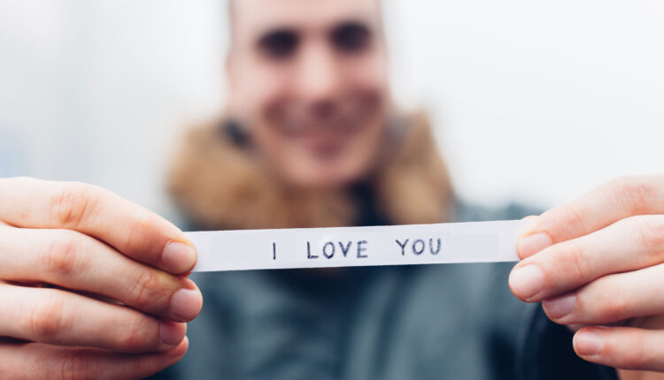 نمیگه دوستت دارم