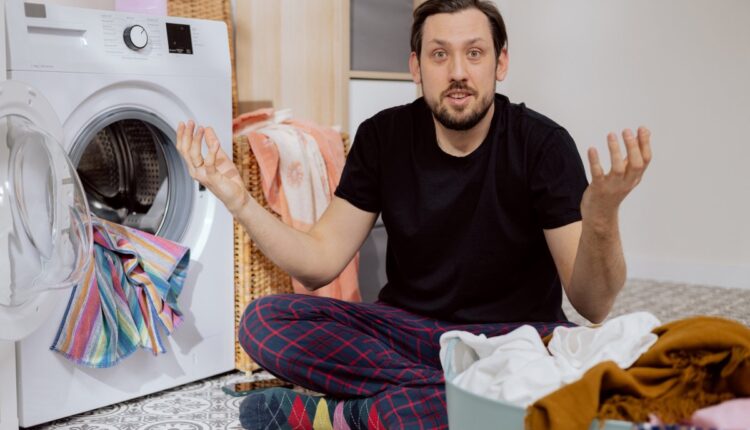 کار کردن مرد در خانه